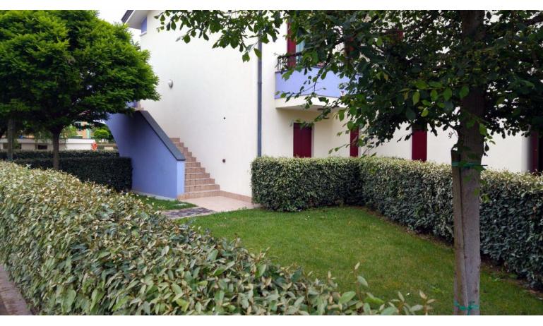 residence LE GINESTRE: C7 - scale ingresso (esempio)