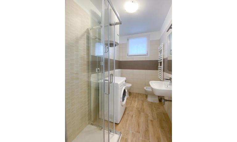 residence CAORLE: C7 - bagno con lavatrice (esempio)