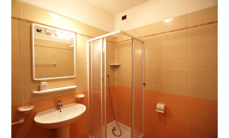 residence VILLAGGIO AI PINI: C7/V - bathroom with a shower enclosure (example)
