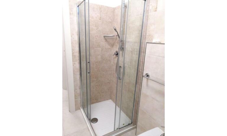 appartamenti DIANA EST: C7 - box doccia