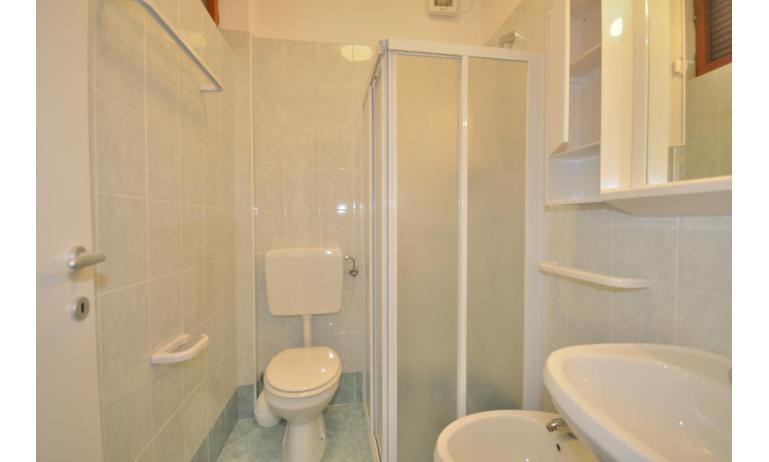 apartments RESIDENCE PINEDA: B4 - bathroom with a shower enclosure (example)