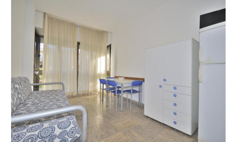 appartamenti RESIDENCE PINEDA: B4/1 - soggiorno (esempio)