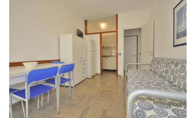 appartamenti RESIDENCE PINEDA: B4/1 - soggiorno (esempio)