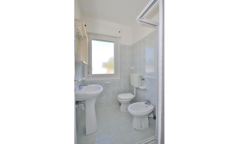 apartments RESIDENCE PINEDA: C6 - bathroom with a shower enclosure (example)