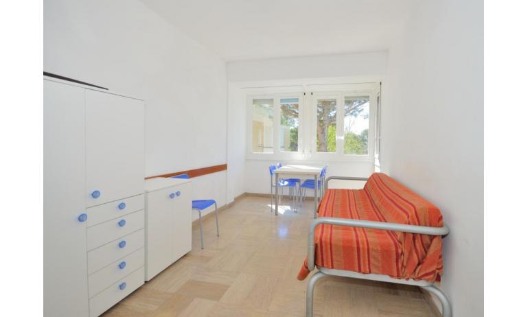 Ferienwohnungen RESIDENCE PINEDA: C6 - Wohnzimmer (Beispiel)