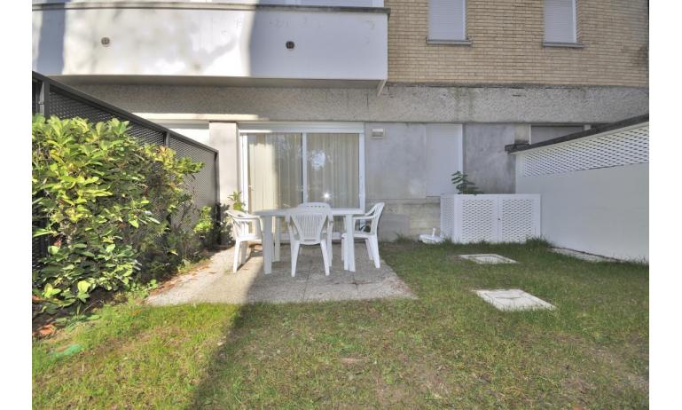 apartments RESIDENCE PINEDA: C6/1 - garden (example)