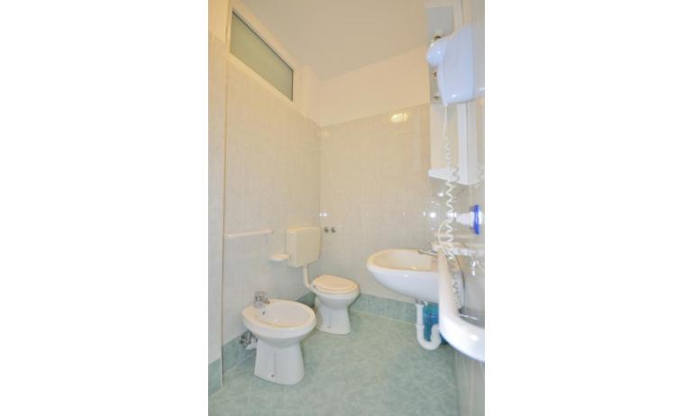 Ferienwohnungen RESIDENCE PINEDA: C6/1 - Badezimmer (Beispiel)