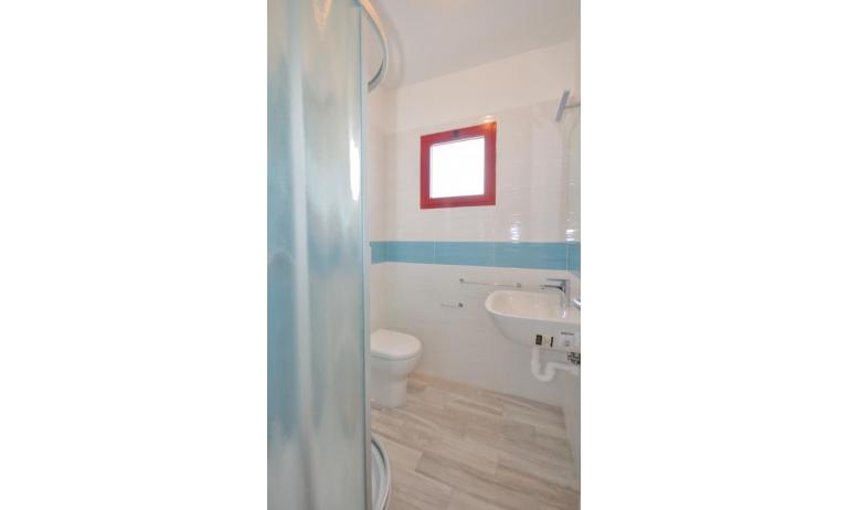 appartament NAUTILUS: B5 - salle de bain avec cabine de douche (exemple)