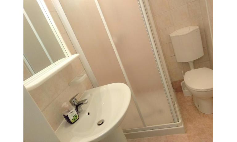 Ferienwohnungen MILANO: C6 - Badezimmer mit Duschkabine (Beispiel)