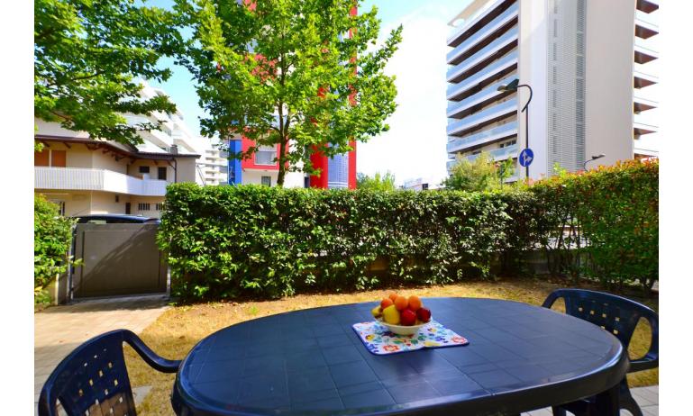 appartamenti VILLA CECILIA: C6/F - giardino (esempio)