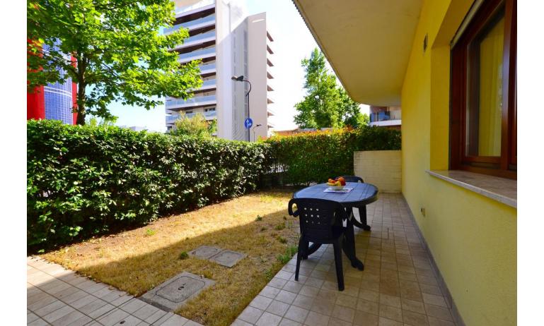 apartments VILLA CECILIA: C6/F - garden (example)