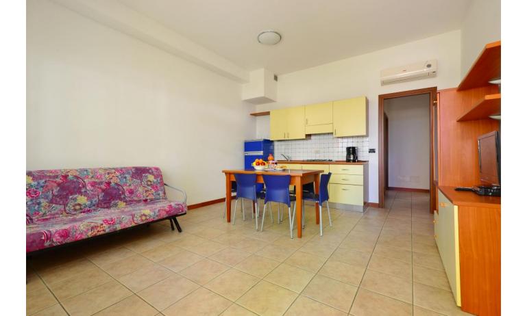 appartamenti VILLA CECILIA: C6/F - soggiorno (esempio)