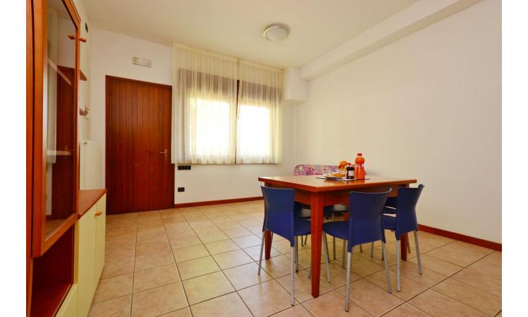 appartamenti VILLA CECILIA: C6/F - soggiorno (esempio)