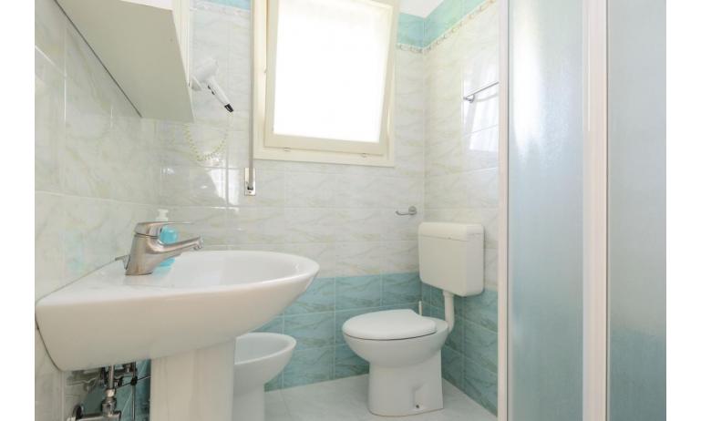 apartments VILLA NADIA: C6/DF - bathroom with a shower enclosure (example)
