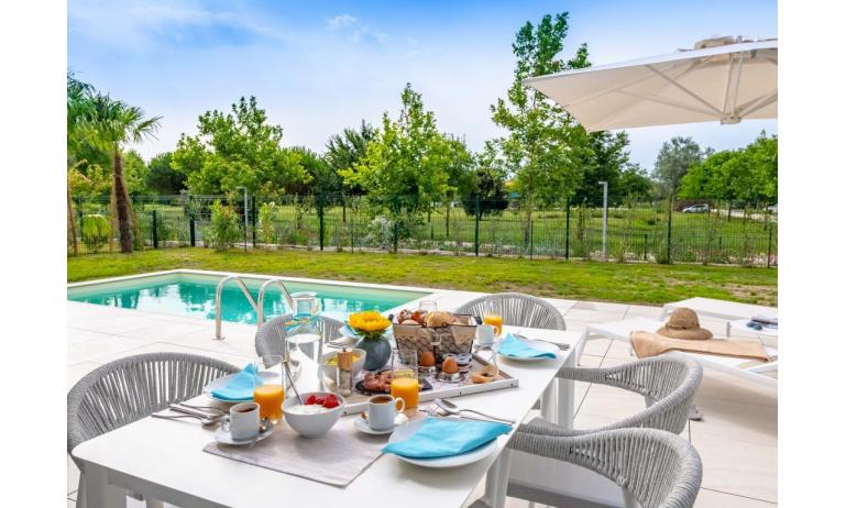 residence PAREUS BEACH RESORT: VILLA MARE - giardino (esempio)