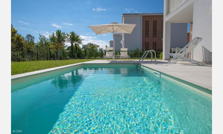 résidence PAREUS BEACH RESORT: VILLA MARE - piscine privée (exemple)