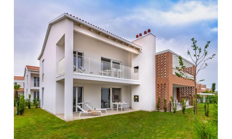 residence PAREUS BEACH RESORT: SUITE GIARDINO - esterno (esempio)