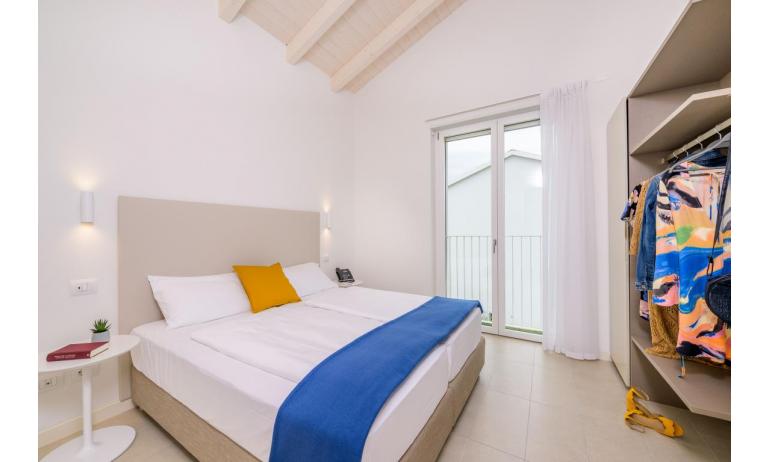 residence PAREUS BEACH RESORT: SUITE SUPERIORE - camera matrimoniale (esempio)
