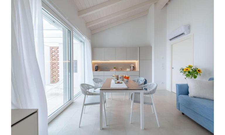 residence PAREUS BEACH RESORT: SUITE SUPERIORE - soggiorno (esempio)