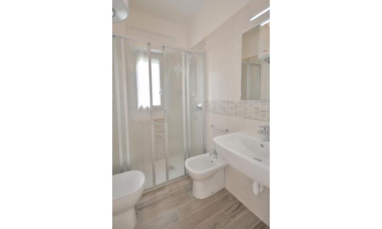 appartamenti CA CIVIDALE: B4 - bagno con box doccia (esempio)