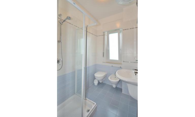 appartamenti CA CIVIDALE: B4 - bagno con box doccia (esempio)