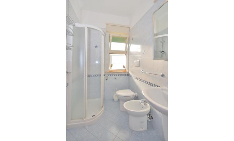 appartamenti CA CIVIDALE: C6 - bagno con box doccia (esempio)