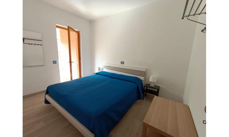 appartamenti VILLAGGIO GIARDINO: C6/VSI - camera matrimoniale (esempio)