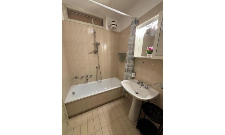 residence SELENIS: C7 - bagno con vasca (esempio)