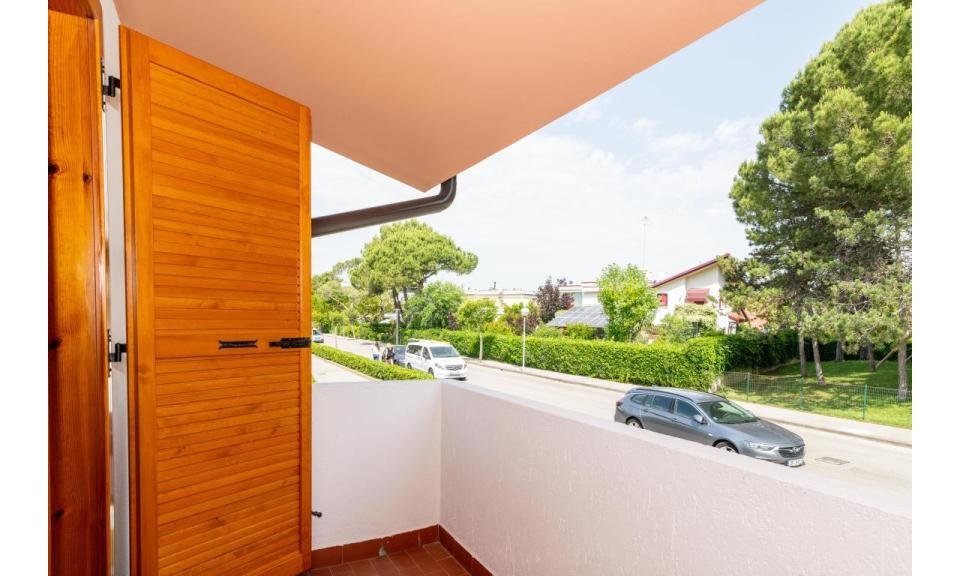 villaggio SOLE B: C6/1V - balcone (esempio)