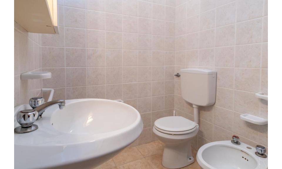 villaggio SOLE B: C6/1V - bagno (esempio)