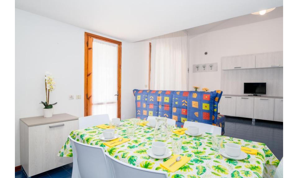 villaggio SOLE B: C6/1V - soggiorno (esempio)