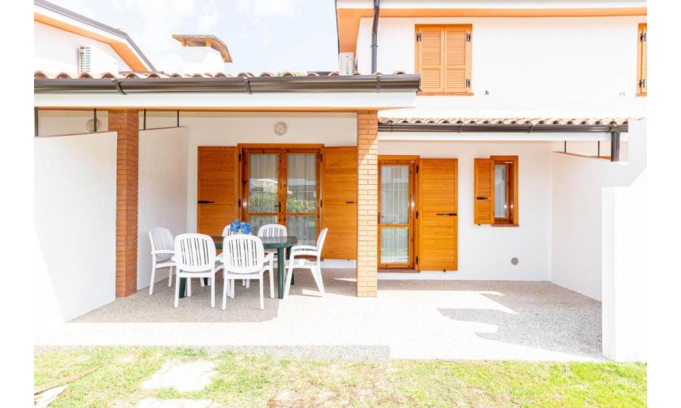 villaggio SOLE B: C6/1V - esterno (esempio)