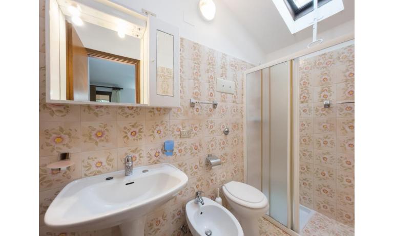 appartamenti VILLA FIORE CARINZIA: B4/2B - bagno con box doccia (esempio)