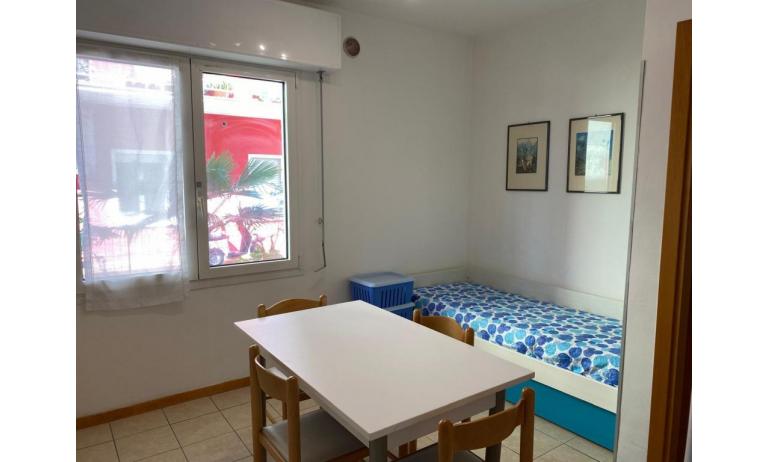 appartamenti LAURA: B4/S0 - soggiorno (esempio)