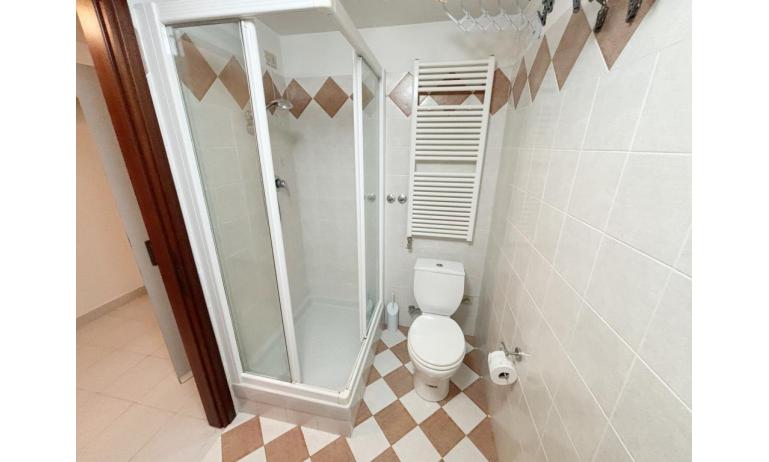 residence ALBATROS: C7/V - bagno con box doccia (esempio)
