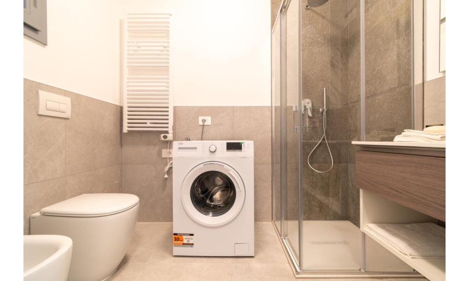 appartamenti ONE LIFE SUITES: C6/1 - bagno con box doccia (esempio)