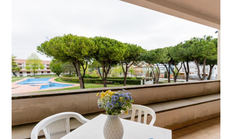 résidence SELENIS: B4/pool - balcon (exemple)