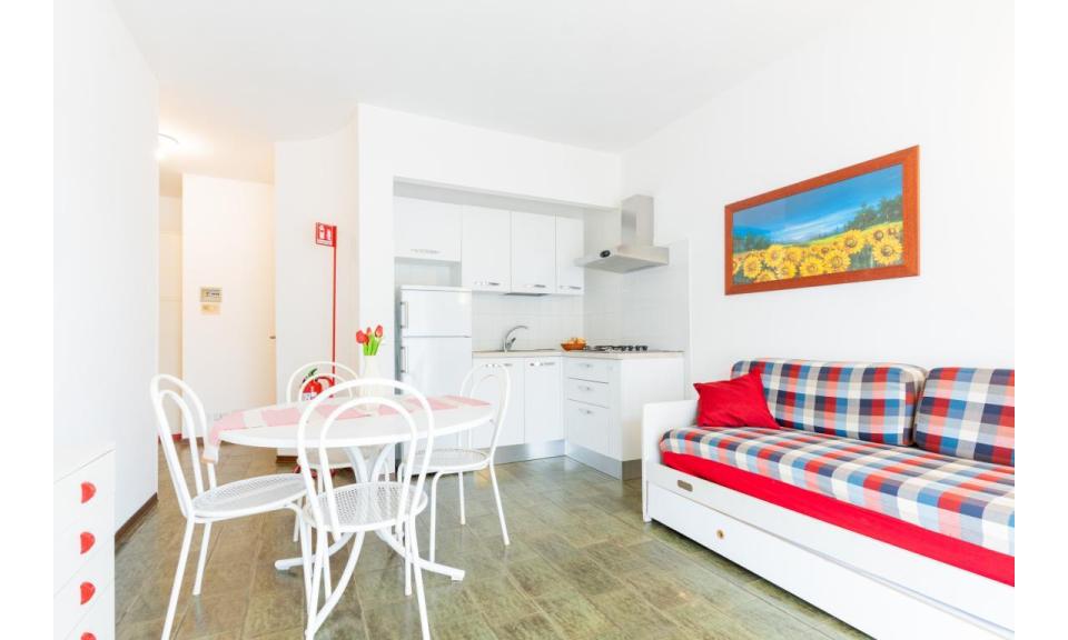 résidence SELENIS: B4/pool - coin cuisine (exemple)