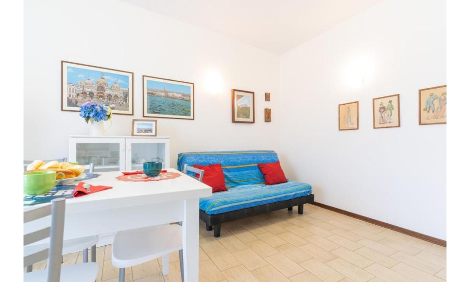 résidence SELENIS: B4/pool - salon (exemple)