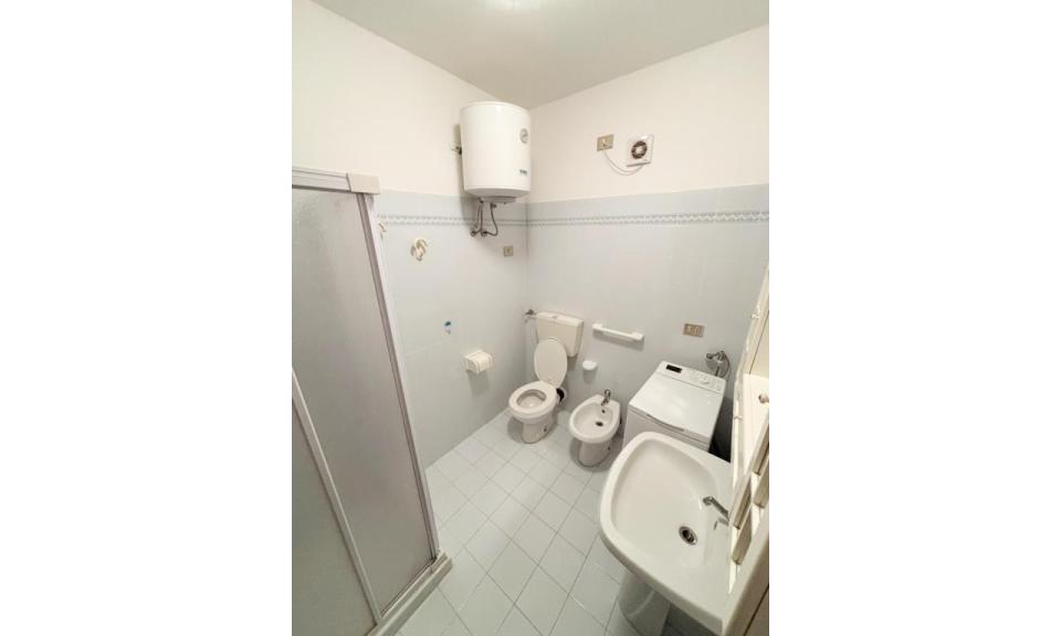 Residence RIVIERA: B6 - Badezimmer mit Duschkabine (Beispiel)