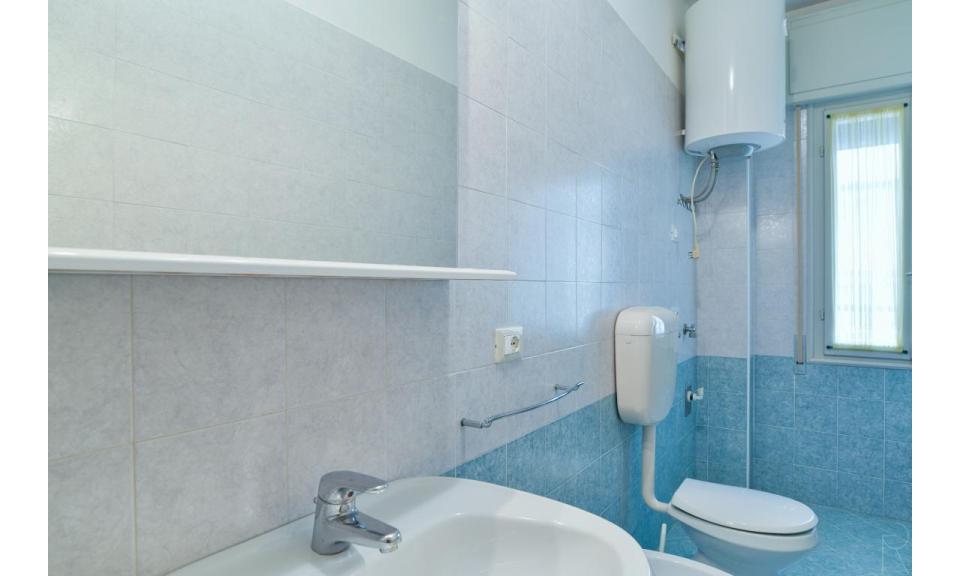 appartament STELLA D ORO: C6 - salle de bain avec cabine de douche (exemple)