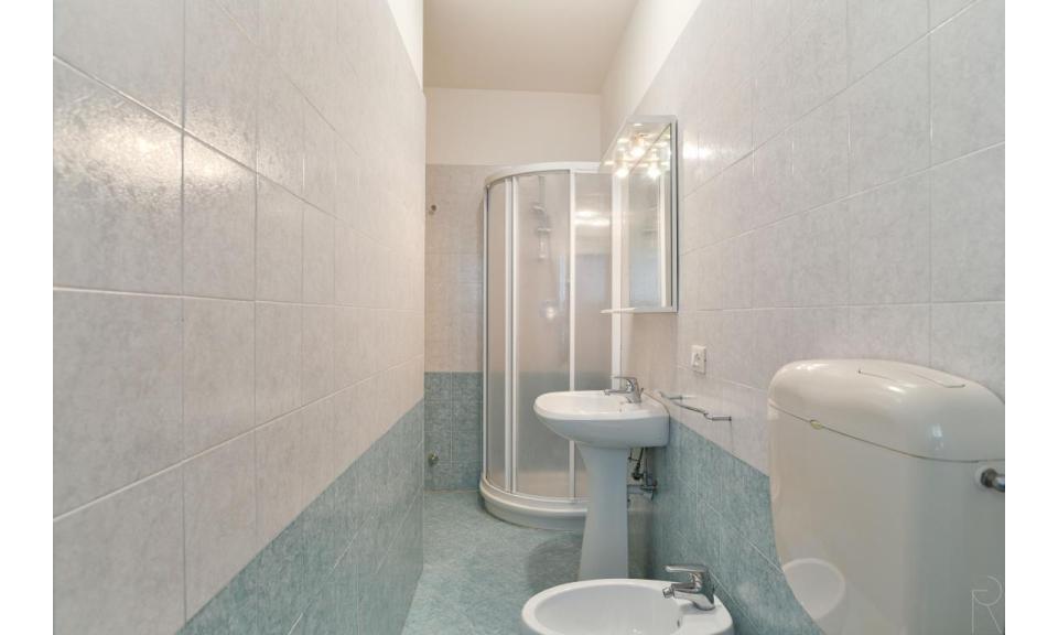 appartament STELLA D ORO: C6 - salle de bain avec cabine de douche (exemple)