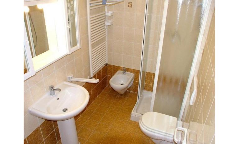 Ferienwohnungen CORTE SAN MARCO: B4 - Badezimmer mit Duschkabine (Beispiel)