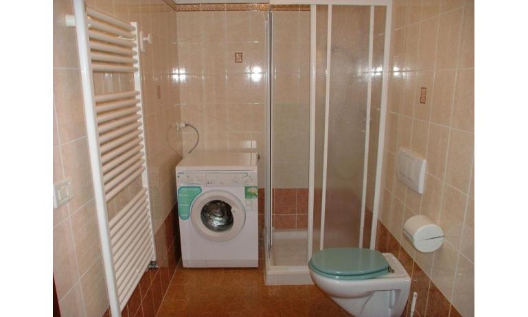 appartamenti CORTE SAN MARCO: B4 - bagno con lavatrice (esempio)