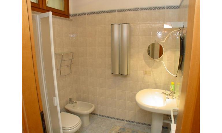 apartments LUCA: B4 - bathroom (example)