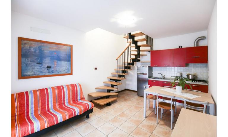 Residence GIARDINI DI ALTEA: B5/V - Wohnzimmer (Beispiel)