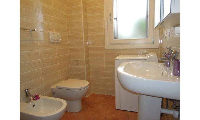residence EVANIKE: C6* - bagno con lavatrice (esempio)