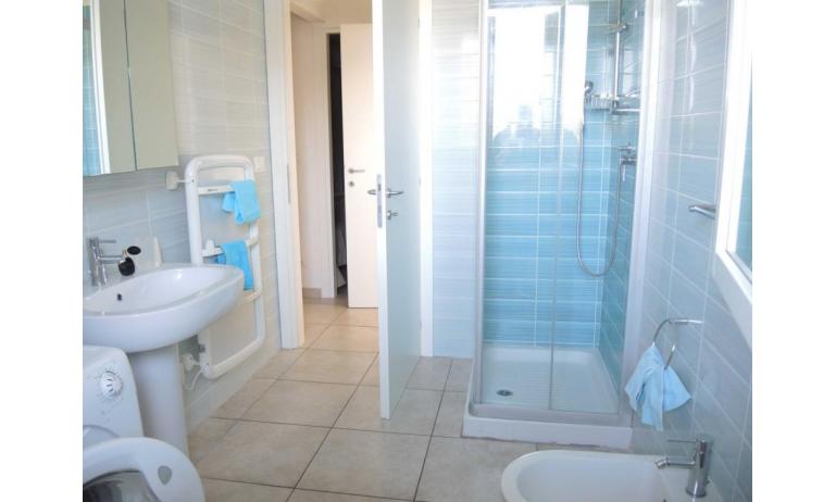 Residence EVANIKE: D8* - Badezimmer mit Waschmaschine (Beispiel)