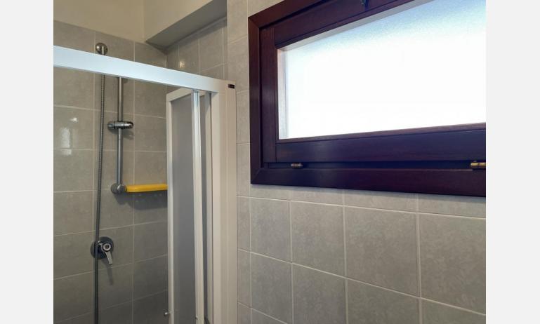 residence GEMINI: B5/0 - bagno con box doccia (esempio)