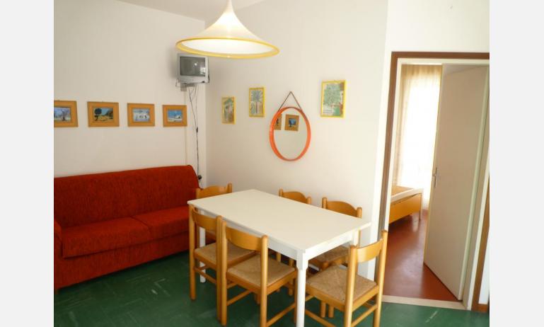 appartamenti MINI-JET: B4 - soggiorno (esempio)